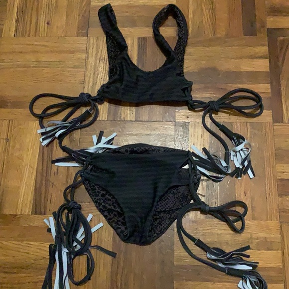 NWOT Acacia honey/child kini - Picture 2 of 4